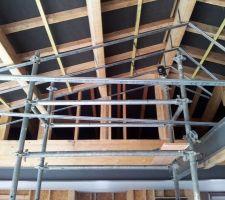 Preparation du plafond ba13. Isolant 28cm laine de verre sera pos&eacute; entre les poutre 10x28 lamell&eacute; coll&eacute;