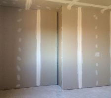 Emplacement du placard intégré. (2eme chambre).