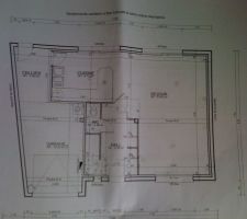 Voici le plan du rez de chaussée de notre future maison ,je précise que la construction va se faire en limite de propriété de chaque coté du terrain (mur extérieur gauche).