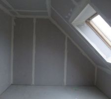 Placo OK, bandes en cours. Notre chambre