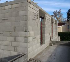 Fin de l'&eacute;l&eacute;vation des murs de l'&eacute;tage