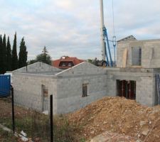 Fin de l'élévation des murs de l'étage - Pignons de l'étage et arase horizontale du toit terrasse