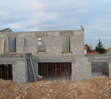 Fin de l'élévation des murs de l'étage - Pignons de l'étage et arase horizontale du toit terrasse