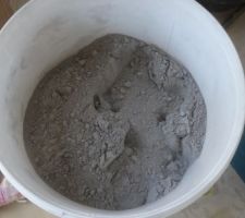 Premier composant la couleur:gris Aberdeen
B&eacute;ton cir&eacute; de chez Marius Aurenti