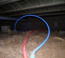 VS sous le garage avec les hourdis bois (trempés)
Alimentation en eau du garage