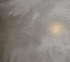 En gros plan, on ne voit plus les rayures
reste &agrave; passer le vernis quand tout sera enduit