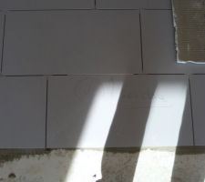 Joint carrelage gris clair