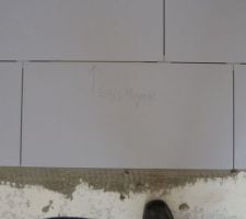 Joint carrelage gris moyen