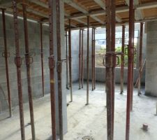 Dalle &eacute;tage coul&eacute;e