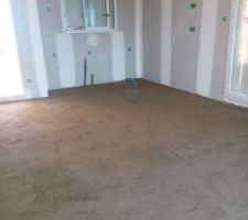 1ère chape de ravoirage dans la cuisine