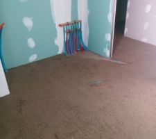 1ère chape de ravoirage dans la SDB