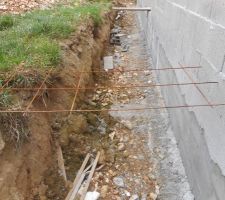M&ecirc;me chose sur les c&ocirc;t&eacute;s et l'arri&egrave;re de la maison