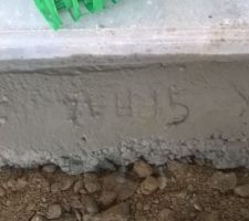 Nos initiales sur le seuil du garage !