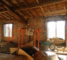 On fait r&eacute;aliser des ouvertures pour de grande fen&ecirc;tres de 120 x 125cm

C'est long mais le travail est propre :)