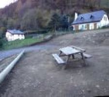 Plate forme créer avec les cailloux et la terre sorti de l'emplacement de la maison