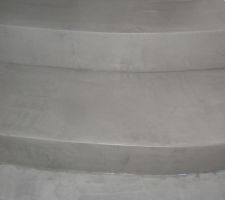 On voit la fente pour le futur joint de dilatation