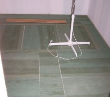 La sous couche avant le parquet dans notre dressing