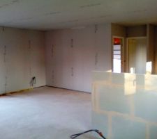Mur au fond qui accueillera le meuble TV