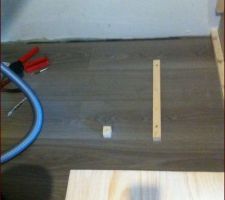 Le rail et la but&eacute;e fix&eacute;s au sol