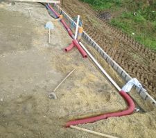 Pose des tuyauteries de l'aspirateur centralisé retractable