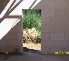 Porte de service exemptée de seuil de porte