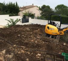 Mise en forme du jardin et arrosage automatique.