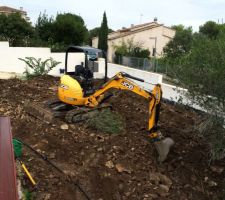 Mise en forme du jardin et arrosage automatique.