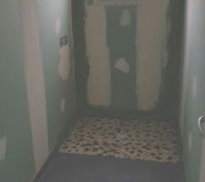 La douche italienne de la suite parentale