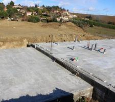 Le vide sanitaire et la dalle fait cette semaine mais grosse erreur car la dalle du garage devait être plus haute que le reste de la maison et là c'est le contraire qui a été fait...