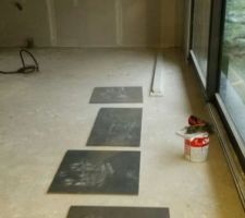 Choix de carrelage 
il a &eacute;t&eacute; soumis &agrave; rude &eacute;preuve.
grand vainqueur : gris