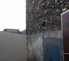 La façade côté cour du garage...