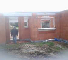 Vue de devant porte d'entr&eacute;e wc ,cuisine