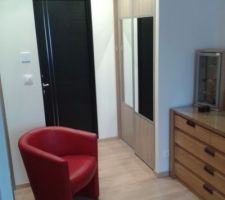 Pose des portes de placard dans notre chambre