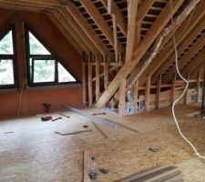 Pose du plancher OSB dans les combles