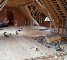 Pose du plancher OSB dans les combles