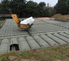 Pose des hourdis et longrines, puis chainage