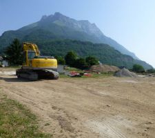 Le terrain cet &eacute;t&eacute;, avant l'ach&egrave;vement des travaux du lotissement