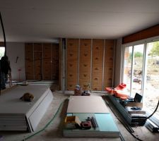 Cloison en cours.
