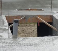 Trémie de l'escalier menant au sous-sol sous l'aile ouest