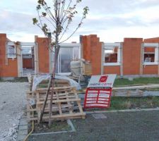 élévation des murs ... de jour!
blocs compobaie installés