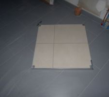 Carrelage de la trappe de visite du VS...pesant 40kg quand même!