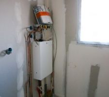 Module de chauffage au sol posé, reste la chaudière à installer.