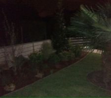 Aménagement du jardin: mise en place des rouleaux de gazon!