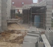 Le garage en pleine chirurgie, visez moi ce d&eacute;sordre ...