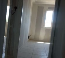 De la montée d escalier vers notre chambre et sur la gauche la chambre de emma