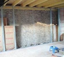 Le pignon pr&ecirc;t pour que le ma&ccedil;on ouvre la fen&ecirc;tre.