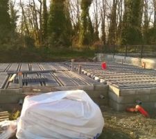 Après 18 jours d'attente, le vide sanitaire prend forme