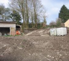 Le terrain en cours de modelage