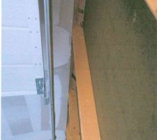 Plafond du garage. D'après la conductrice de travaux "cette finition est à la demande du client". Donc si vous voulez un plafond dans votre garage, vous convoquez NATILIA à un constat d'huissier pour faire attester que vous voulez un plafond!