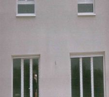 Façade côté sud. Les marques sont moins visibles que les autres pignons sur cette photo mais elles sont bien présentes.